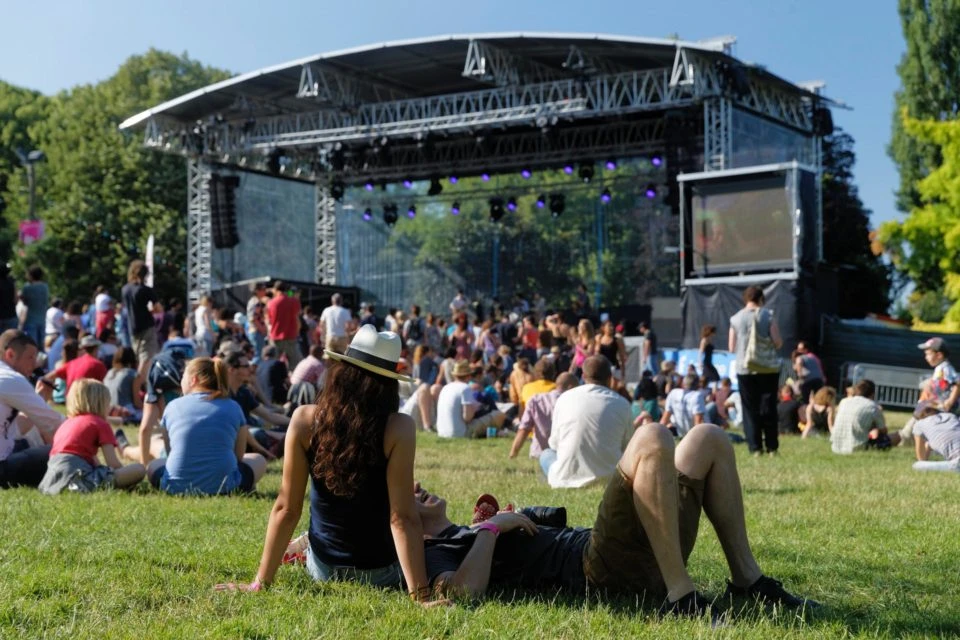The impact of heatwaves on summer festivals: between adaptation and cancellations